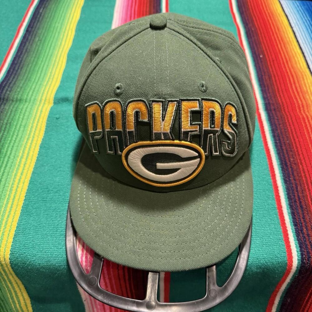 Green Bay Packers Hat Men's 7 3/8 New Era 59Fifty Spell Out Logo Flat Brim OSFA